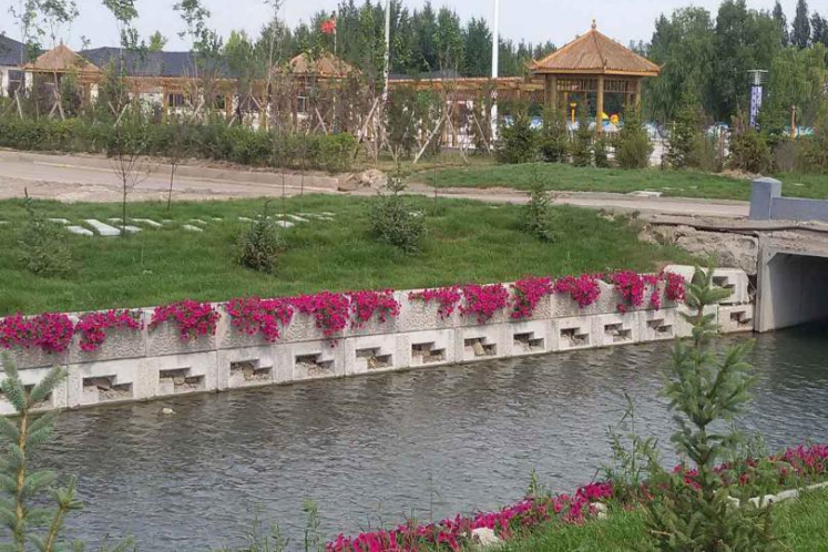 河(hé)道(dào)護坡