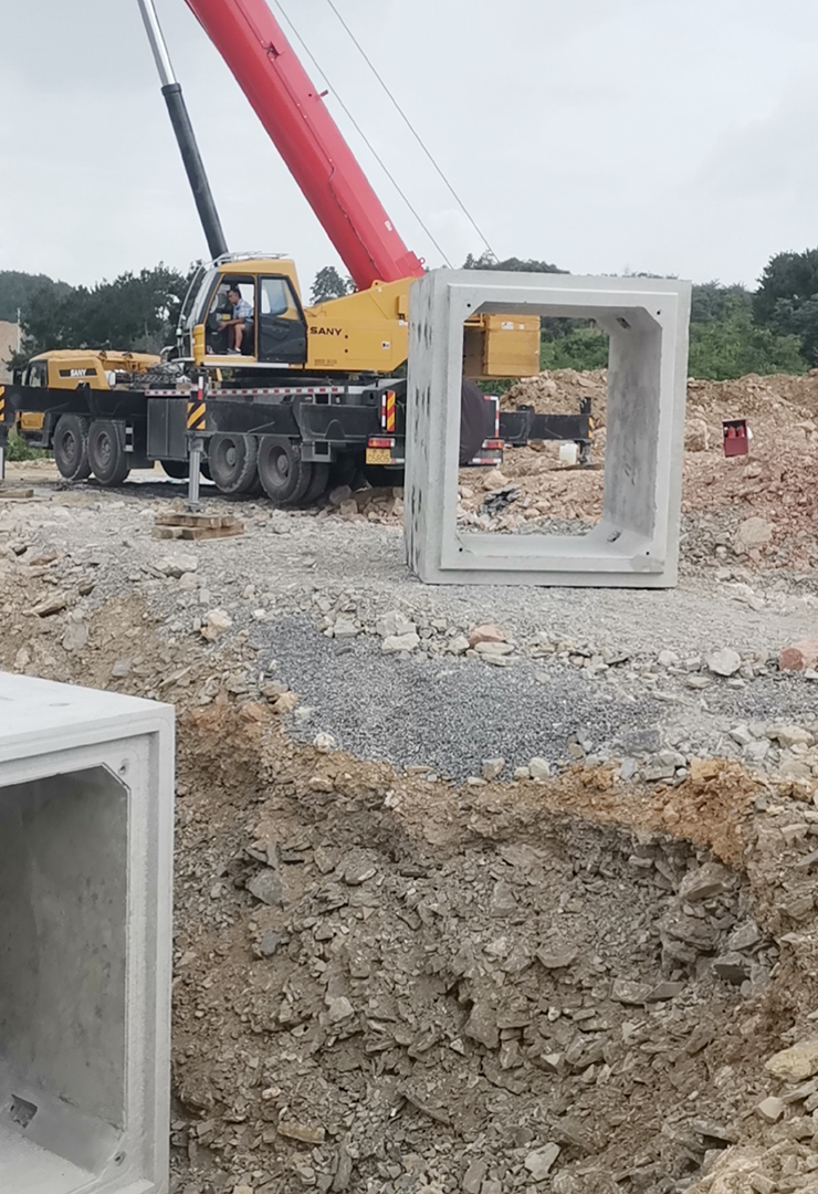 中國(guó)二冶--雙龍新區(qū)中興西(xī)路(lù)箱涵工(gōng)地(dì)