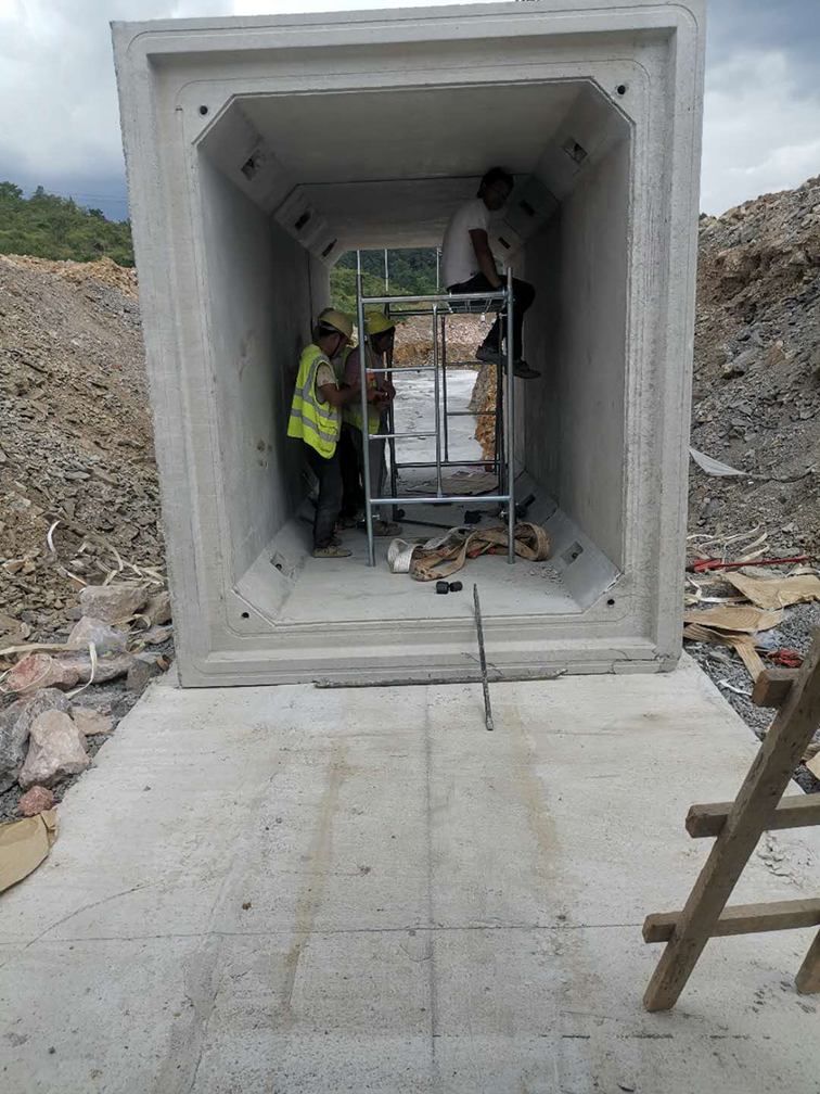 中國(guó)二冶--雙龍新區(qū)中興西(xī)路(lù)箱涵工(gōng)地(dì)